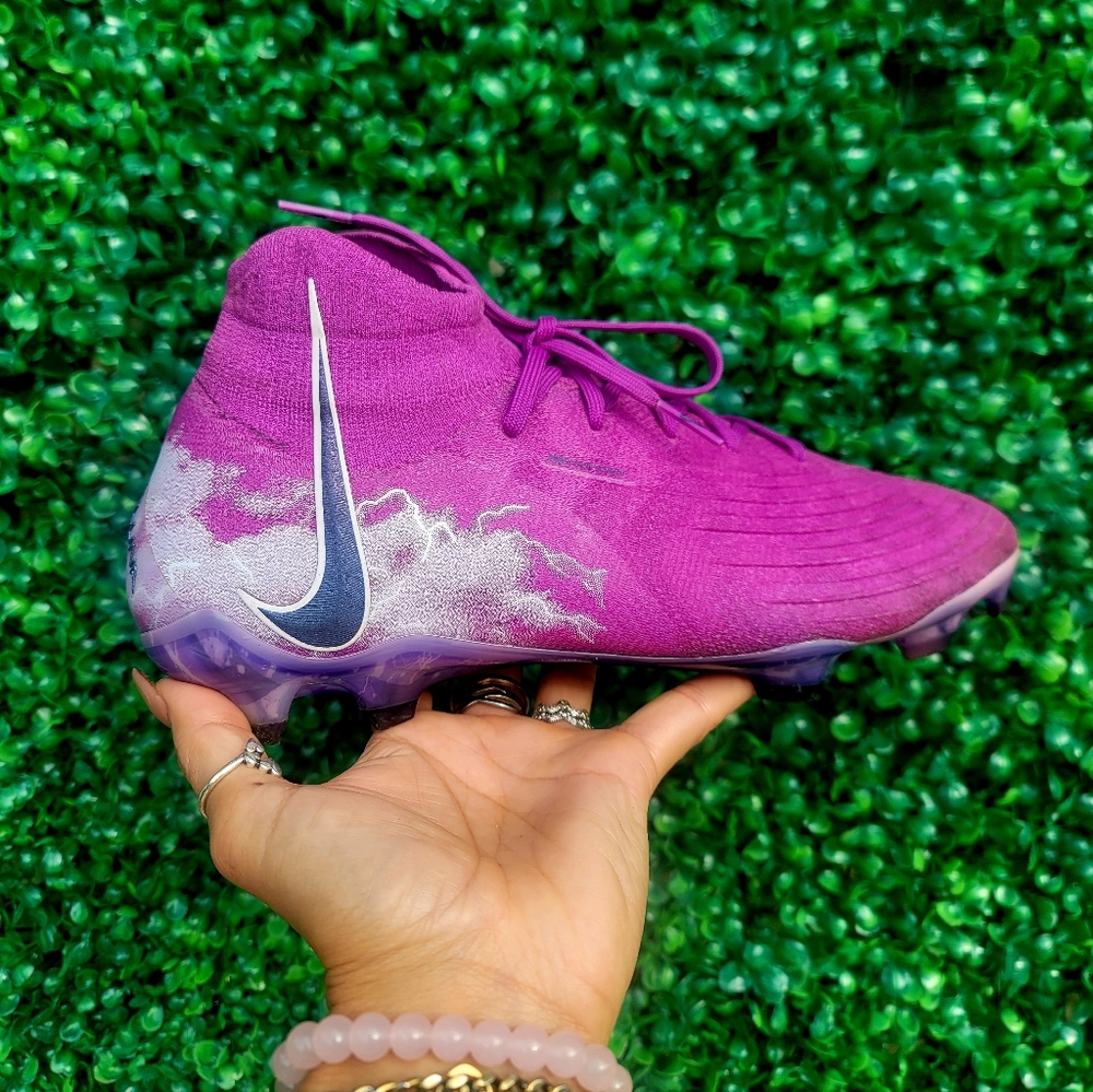 Womens Nike Phantom GX Soccer Cleat SIZE 8